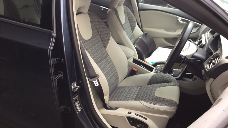 内装前方シート