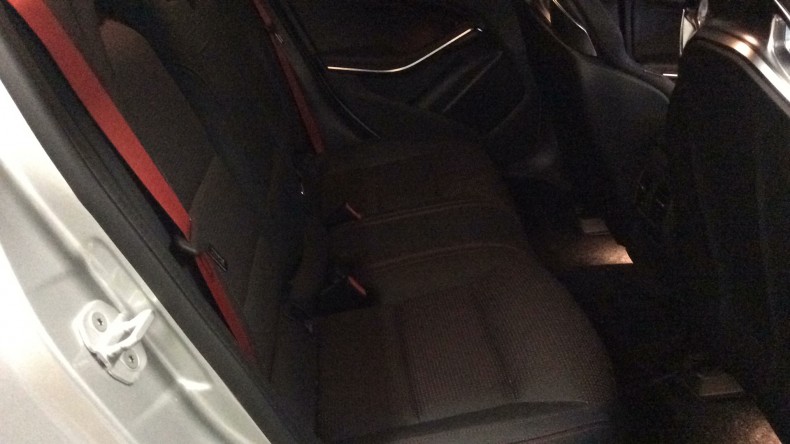 内装後方シート