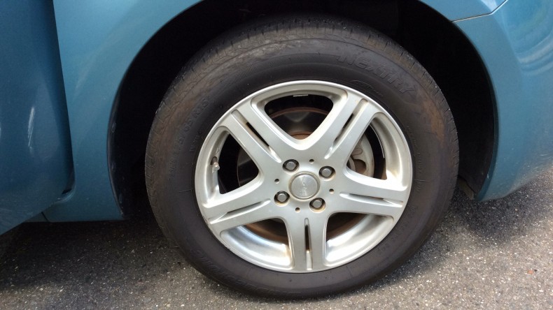 タイヤホイール前