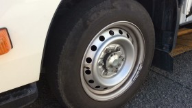 タイヤホイール前