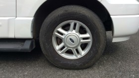 タイヤホイール前