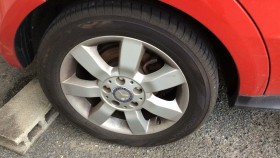 タイヤホイール前