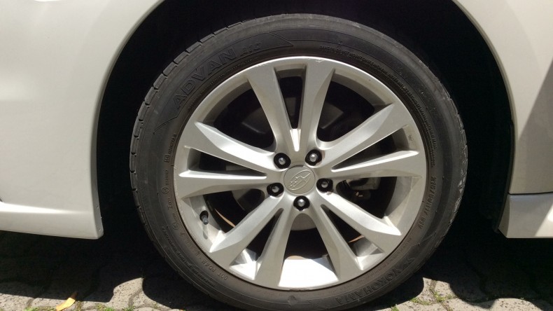 タイヤホイール前