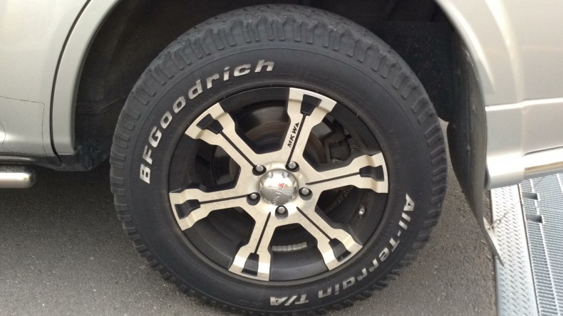 タイヤホイール前