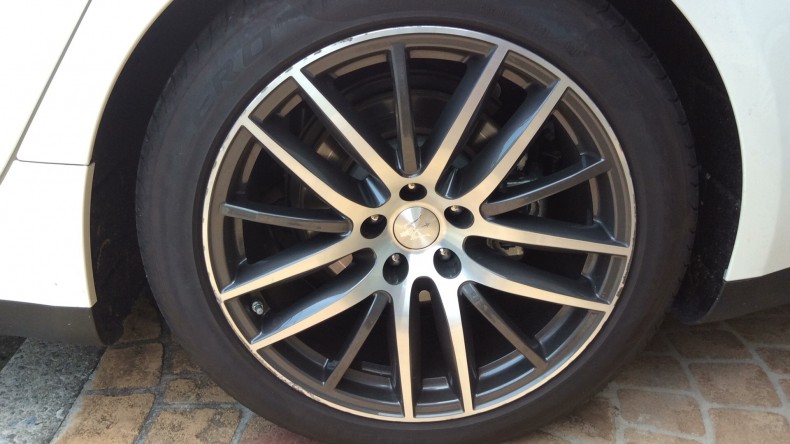 タイヤホイール前