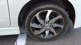 タイヤホイール前