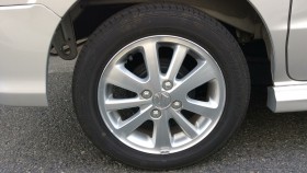 タイヤホイール前