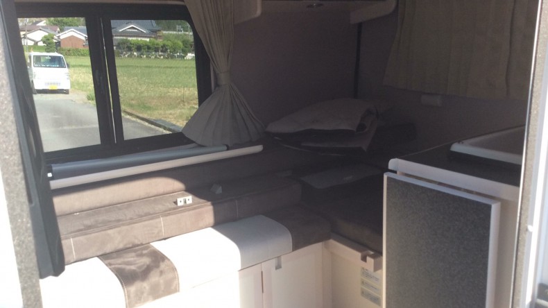 内装後方シート