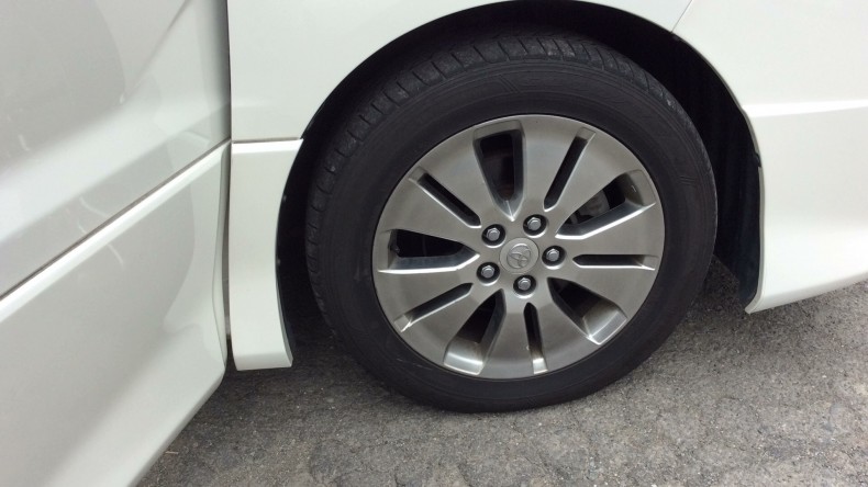 タイヤホイール前