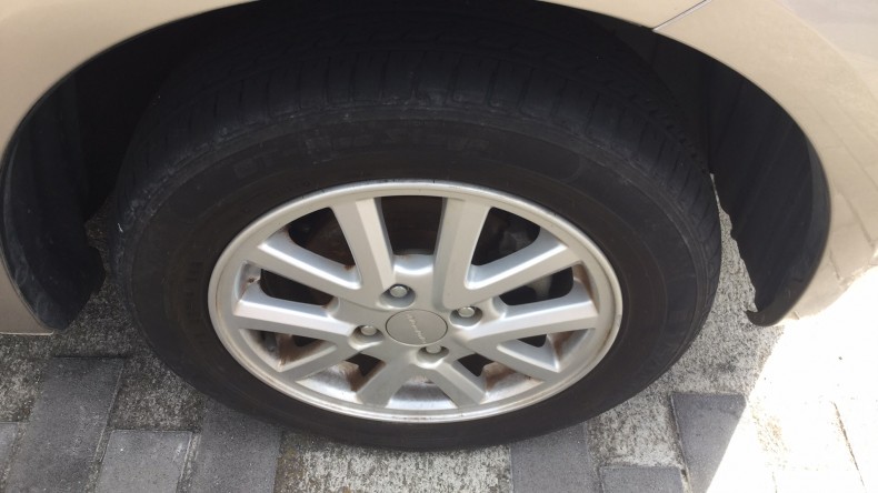 タイヤホイール前