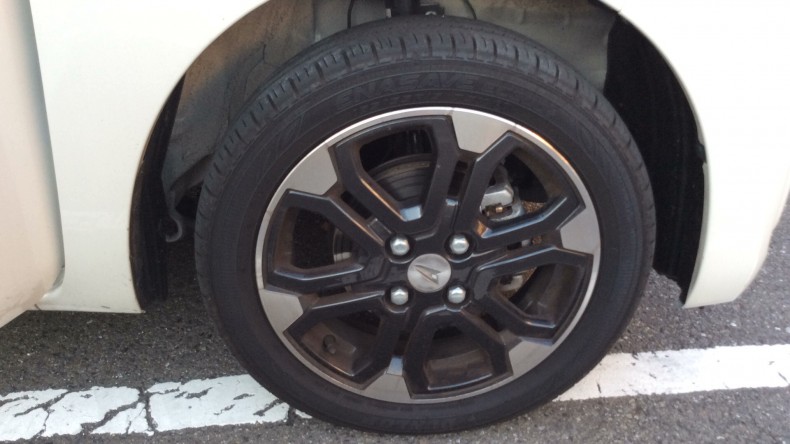 タイヤホイール前