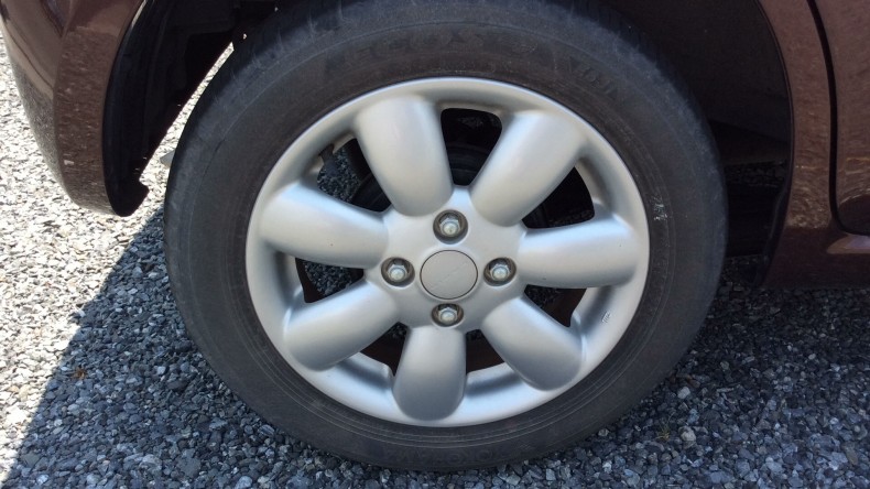 タイヤホイール前