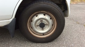 タイヤホイール前