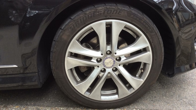 タイヤホイール前