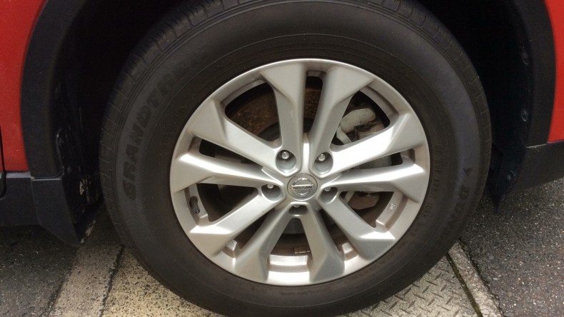 タイヤホイール前