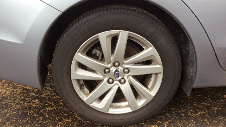 タイヤホイール前