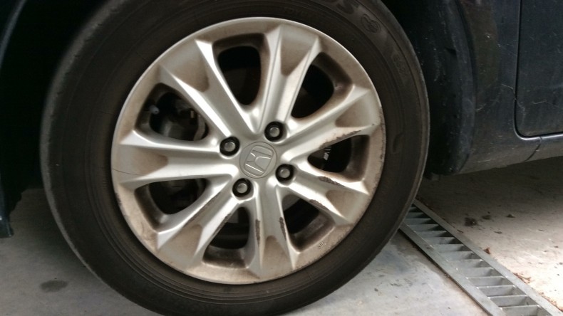 タイヤホイール前