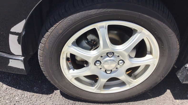 タイヤホイール前