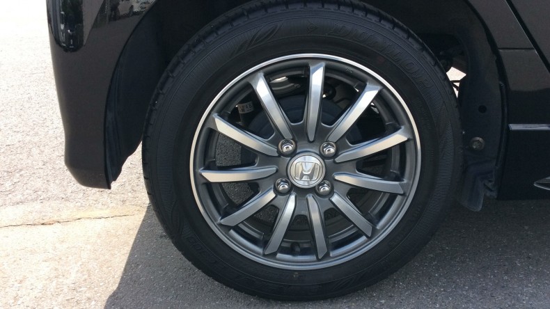 タイヤホイール前