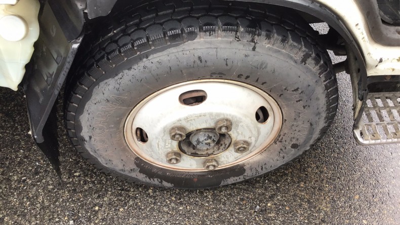 タイヤホイール前