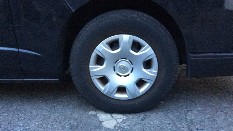 タイヤホイール前