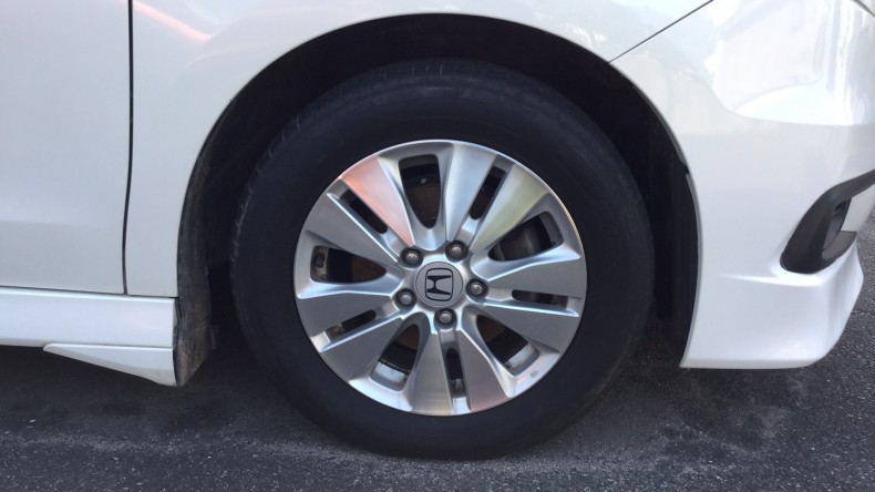 タイヤホイール前