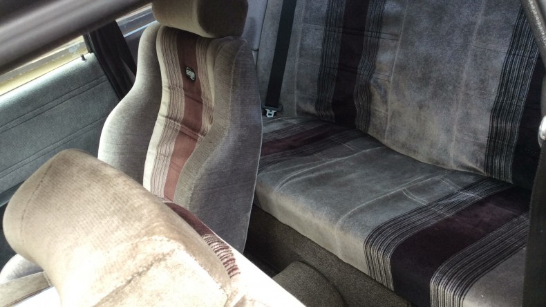 内装後方シート