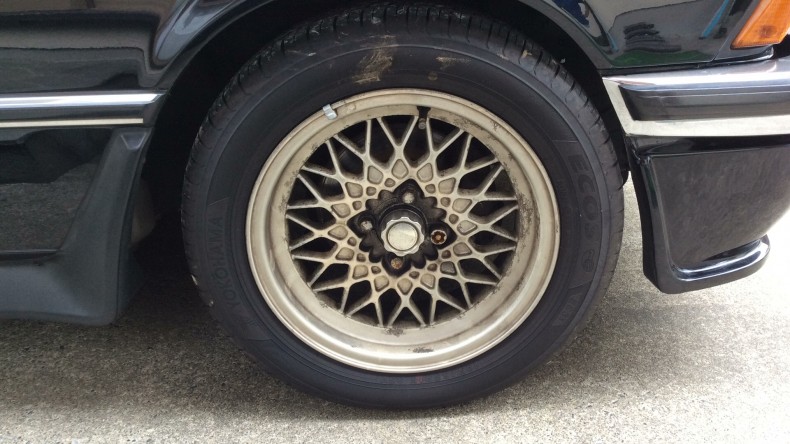 タイヤホイール前