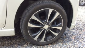 タイヤホイール前