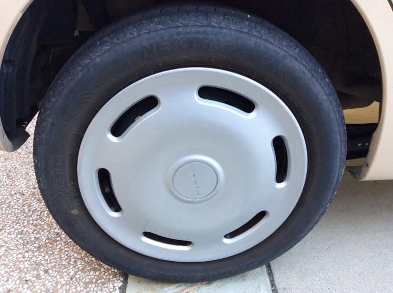 タイヤホイール前