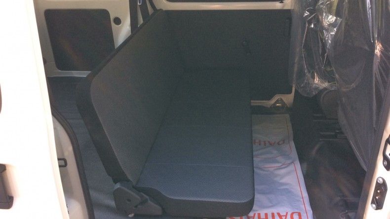 内装後方シート