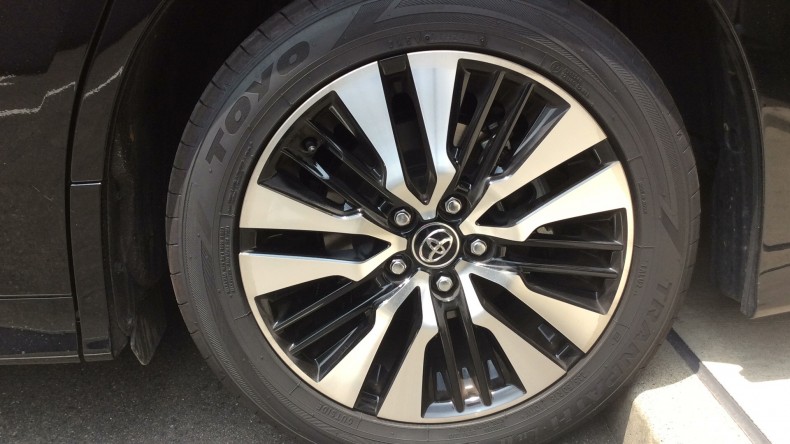 タイヤホイール前