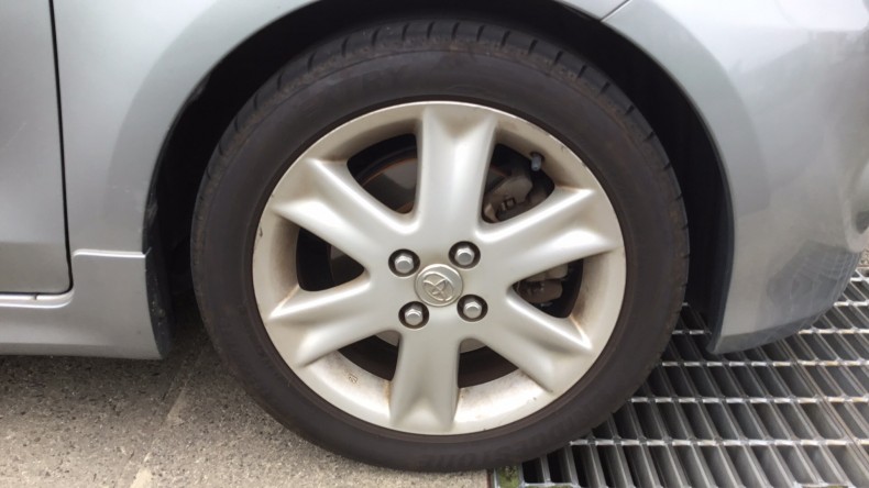 タイヤホイール前