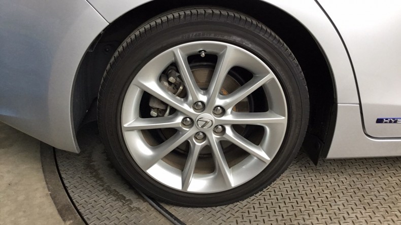 タイヤホイール前