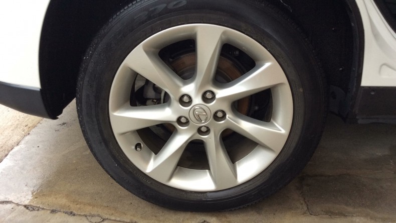 タイヤホイール前