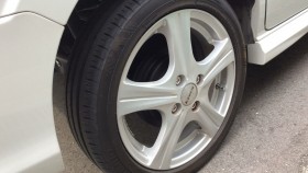 タイヤホイール前