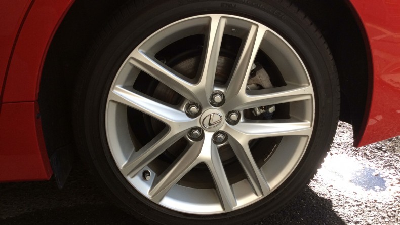 タイヤホイール前