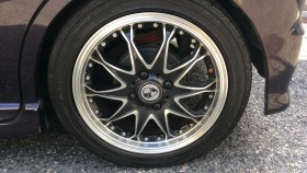 タイヤホイール前