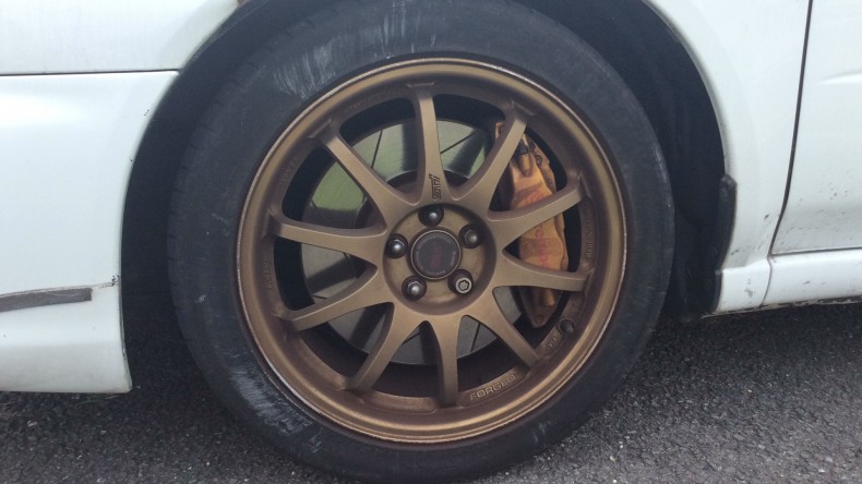 タイヤホイール前