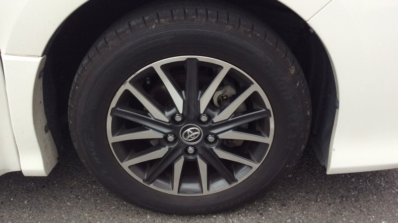 タイヤホイール前