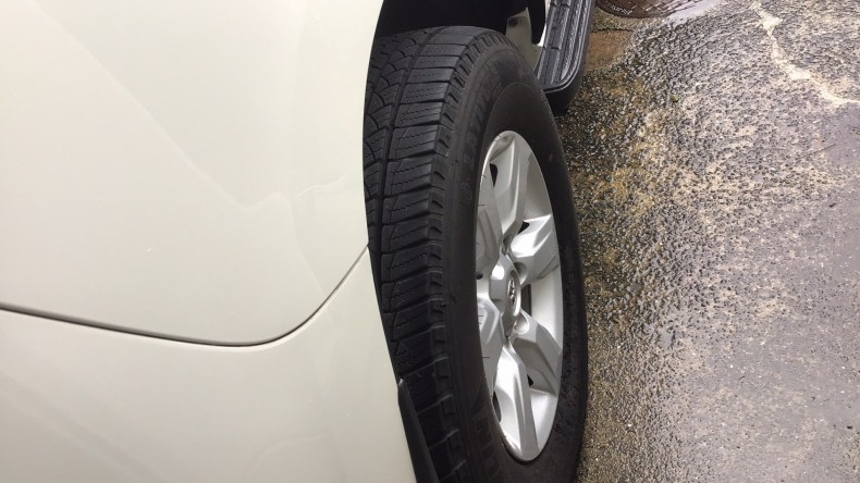 タイヤホイール前