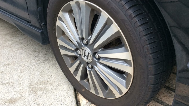 タイヤホイール前