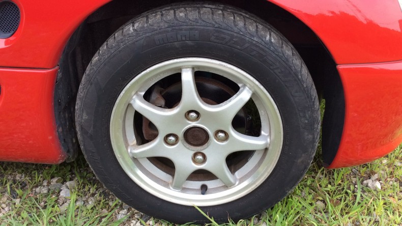 タイヤホイール前