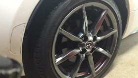 タイヤホイール前