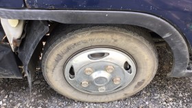 タイヤホイール前