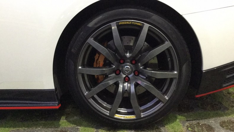 タイヤホイール前