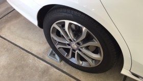 タイヤホイール前