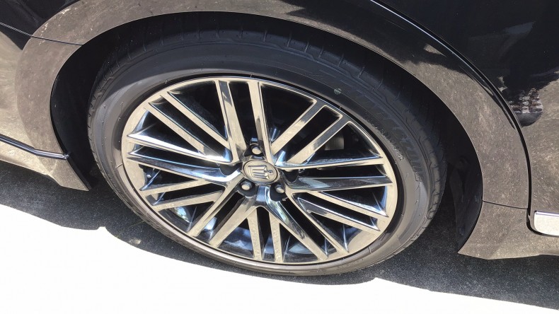 タイヤホイール前