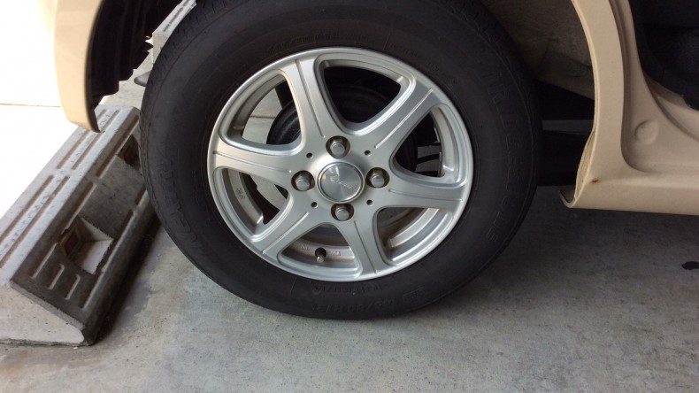 タイヤホイール前