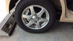 タイヤホイール前